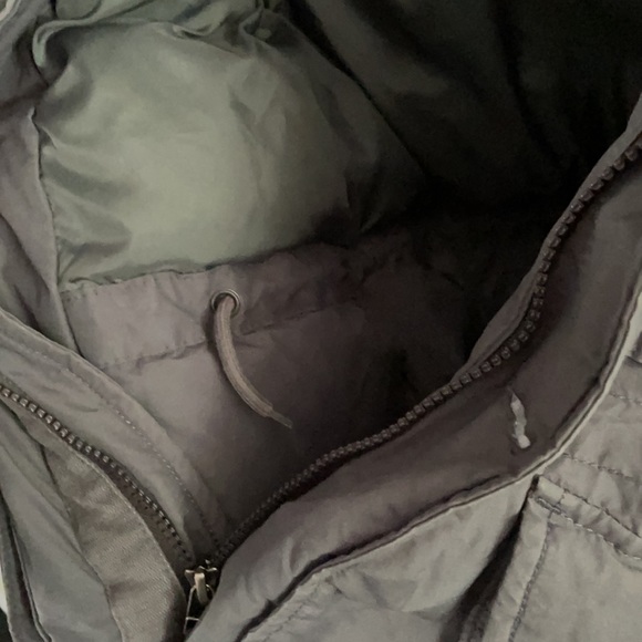 Gap kids size 6/7 down jacket - Picture 3 of 6